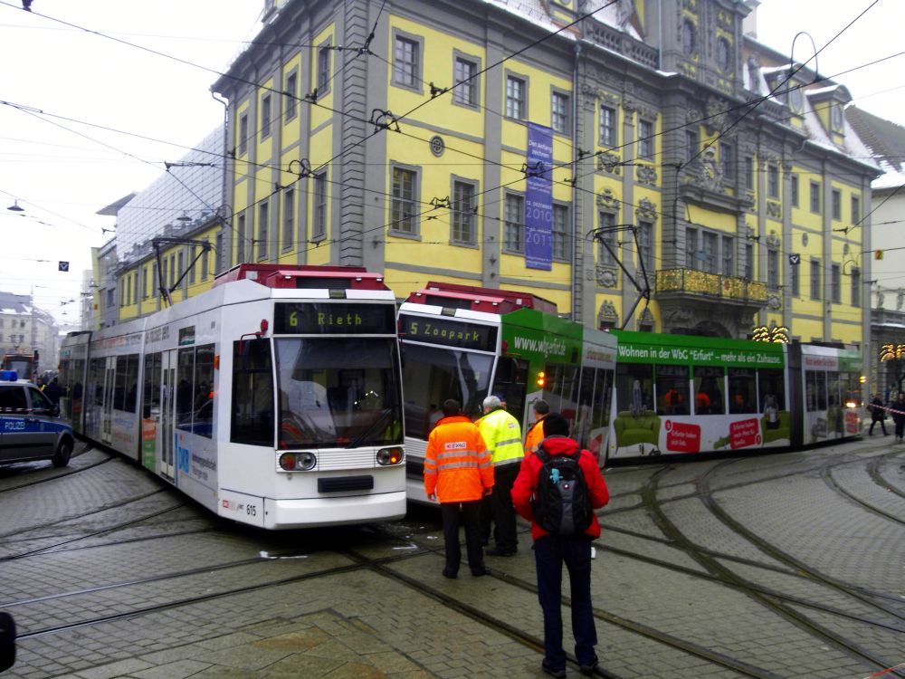Straßenbahnunfall auf dem Erfurter Anger 3 Foto & Bild