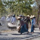 Strassenbau in Myanmar ist Frauensache