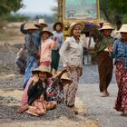 strassenbau mit viel lächeln ;-), burma 2011