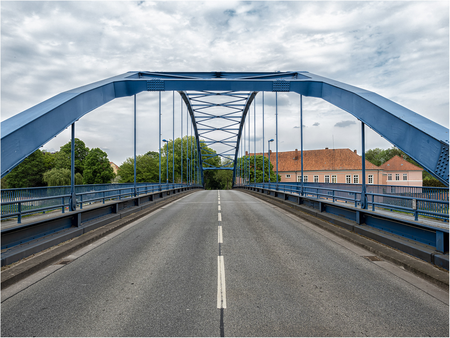 Straßenbrücke über der Weser