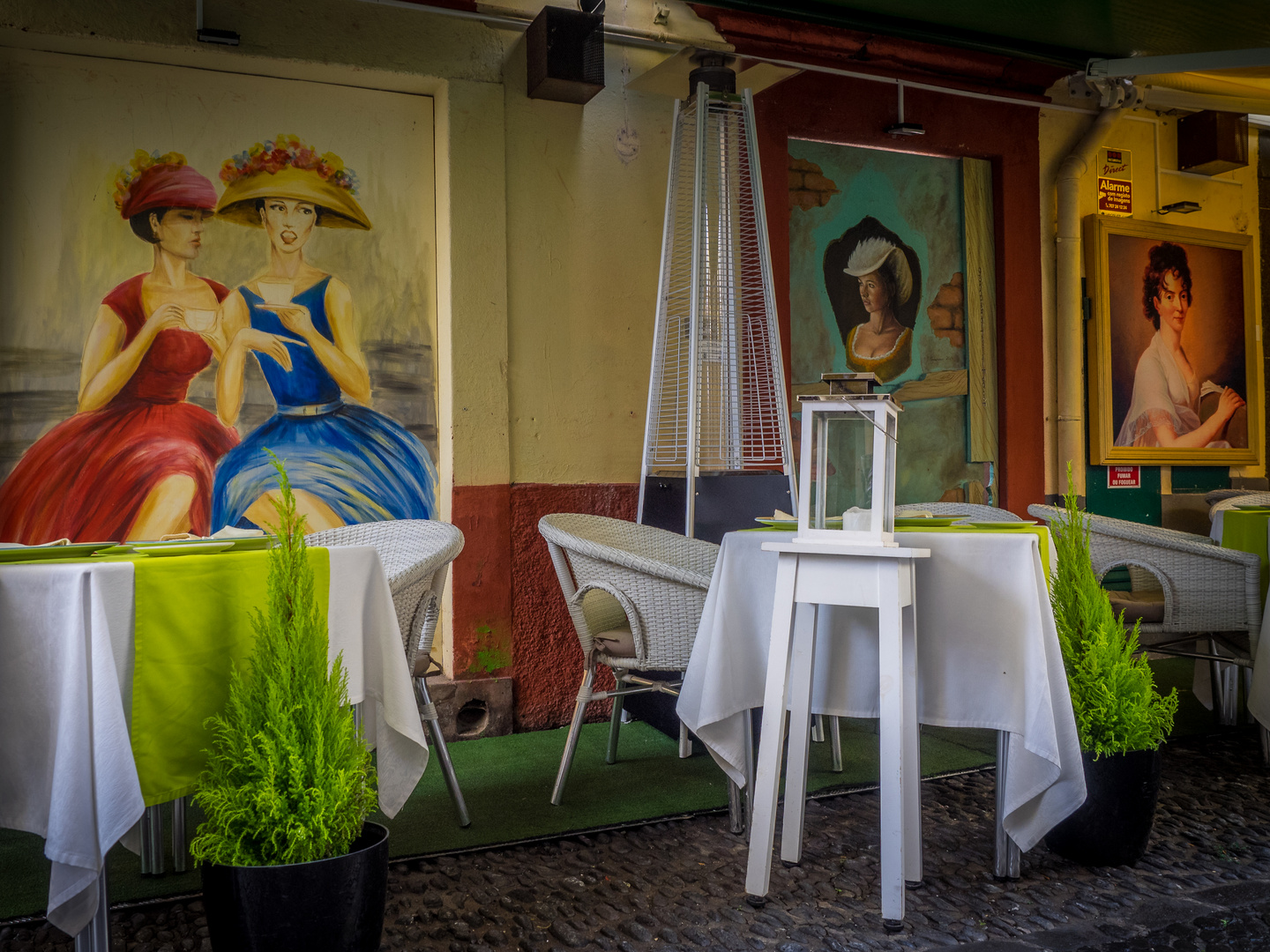 Straßencafé in Funchal