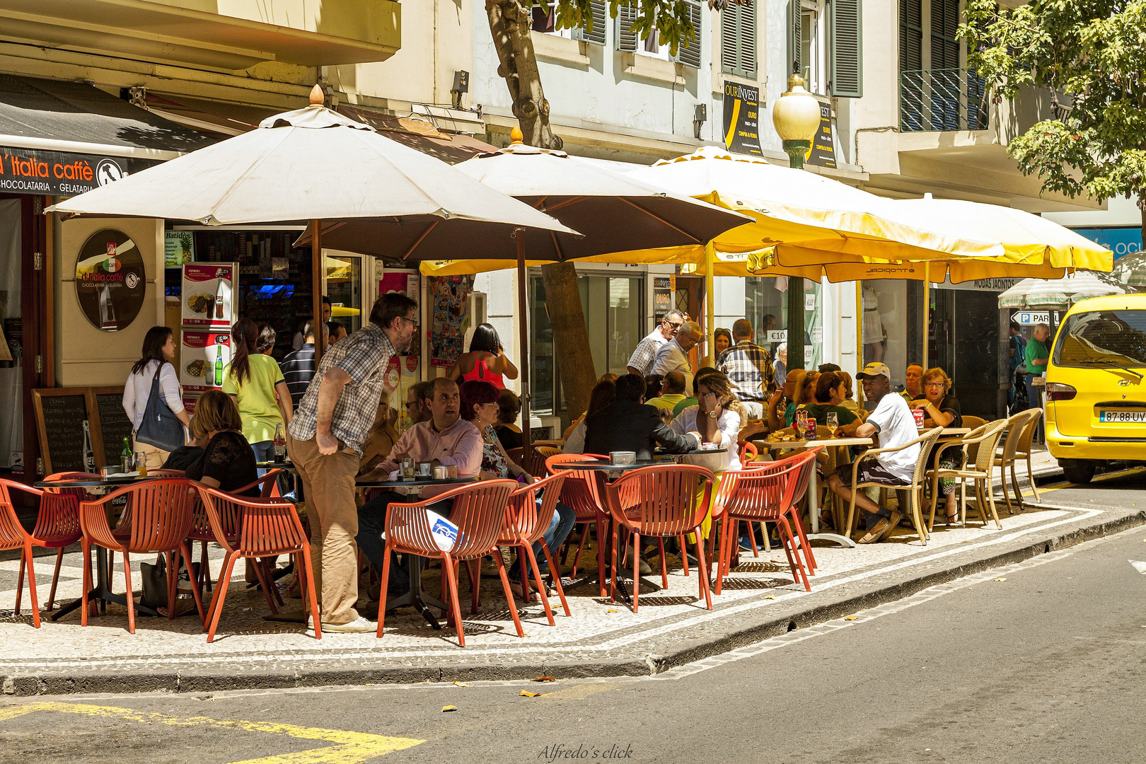 Straßencafe in Funchal