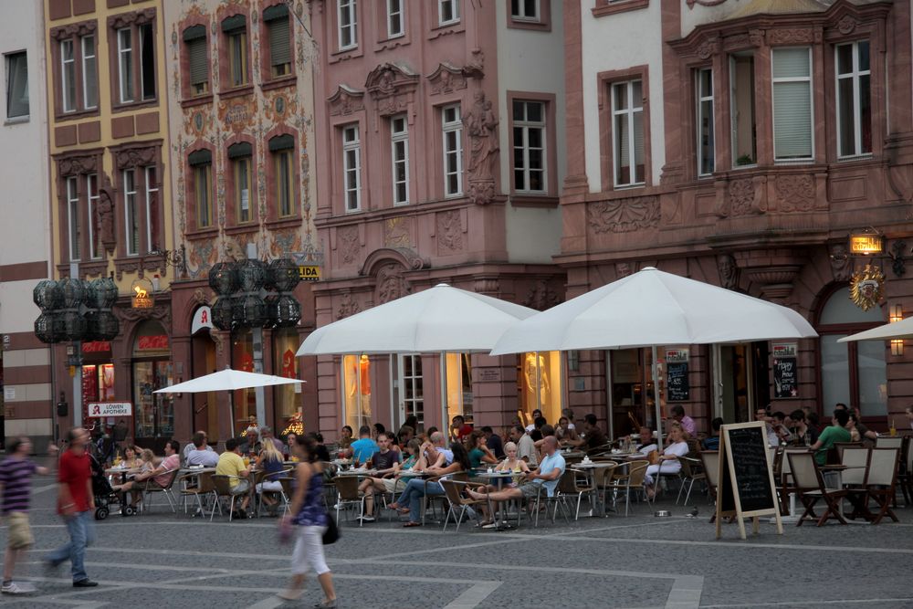 Strassencafe in Mainz by Fruchtmann 