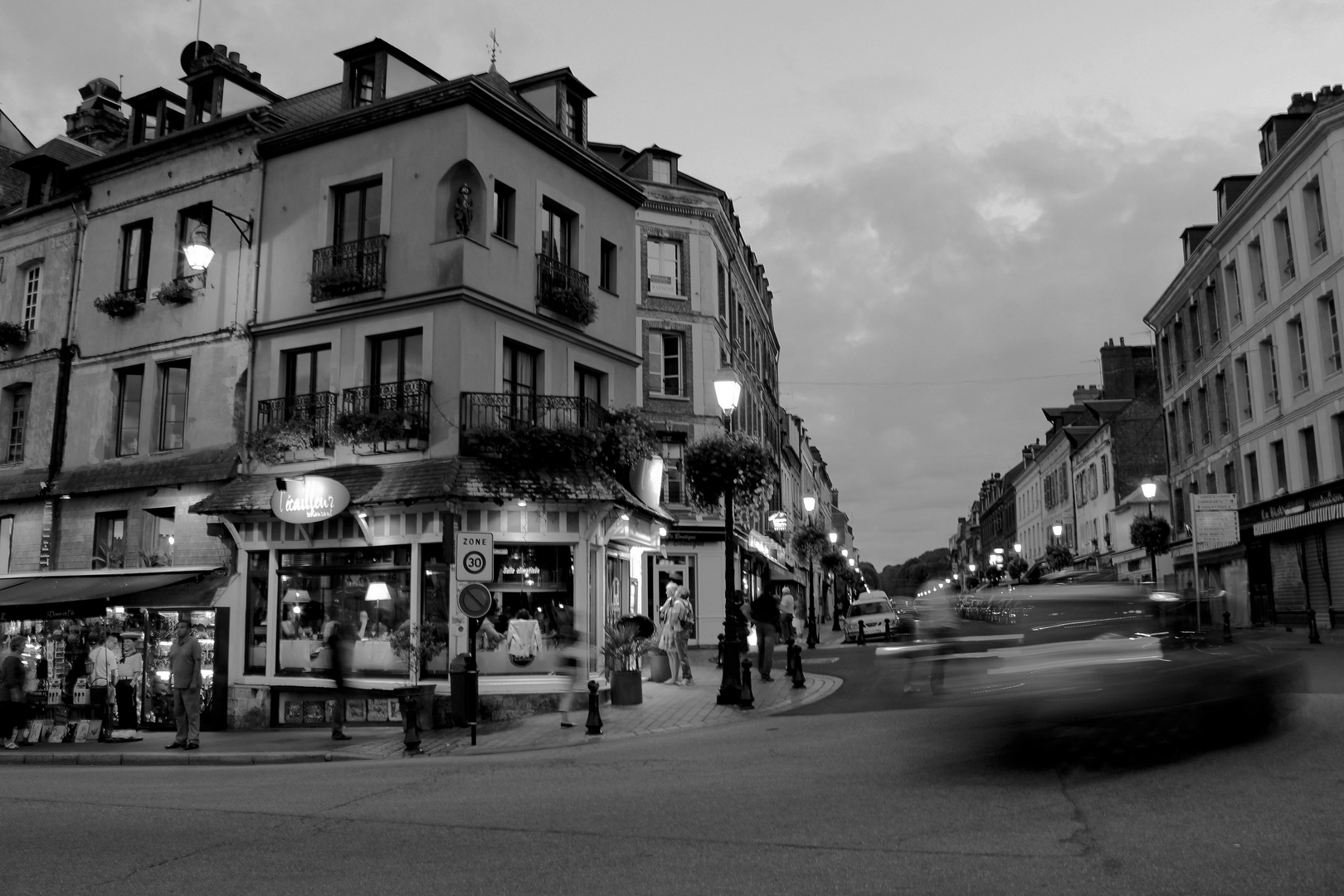 Straßenecke in Honfleur/Frankreich