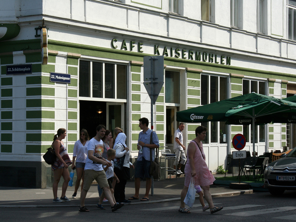 Straßenecke in Kaisermühlen