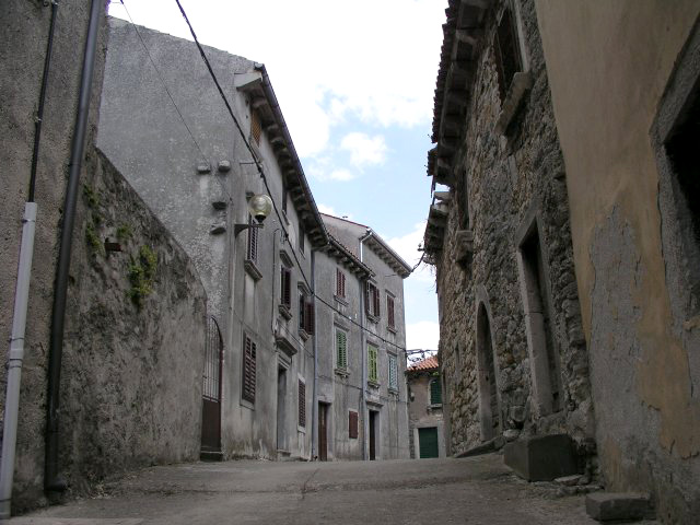 Strassenflucht in Labin