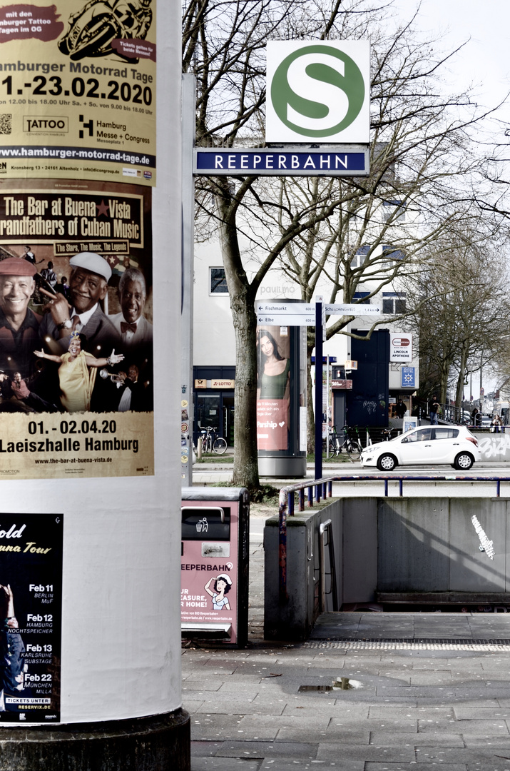 Straßenfotografie an & auf Hamburgs S-Bahn - Reeperbahn.