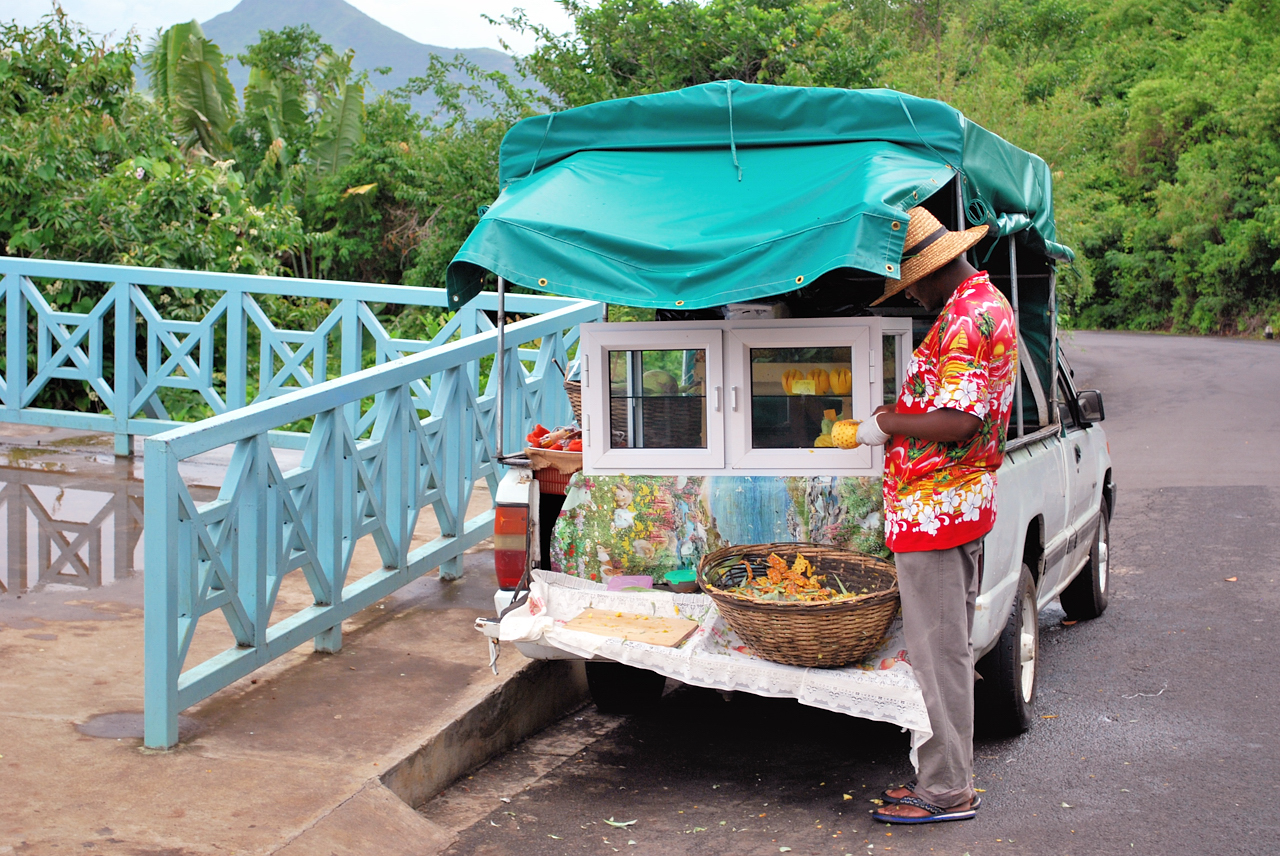 Straßenhändler - frisches Obst auf Mauritius