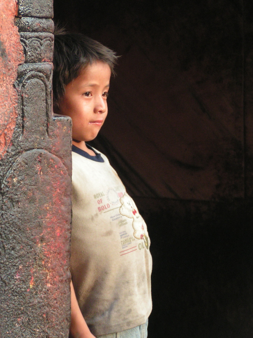 Straßenkind in Nepal