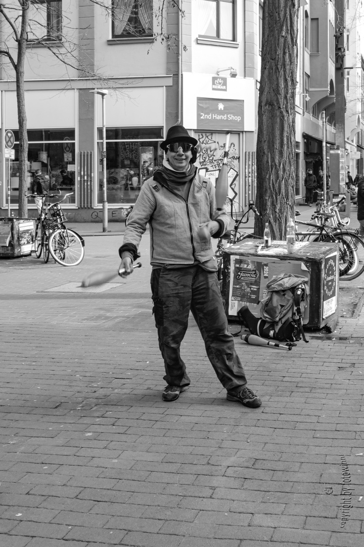 Strassenkünstler auf der Limmerstrasse - Hannover/Linden