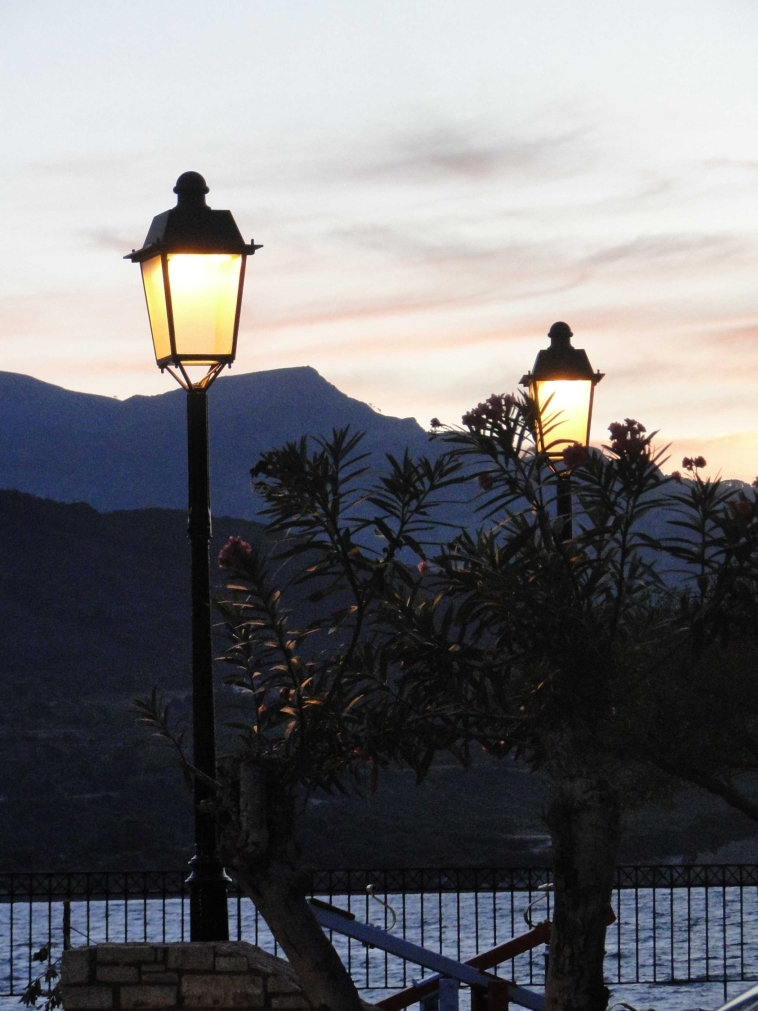 Straßenlampen schaffen Abendstimmung....