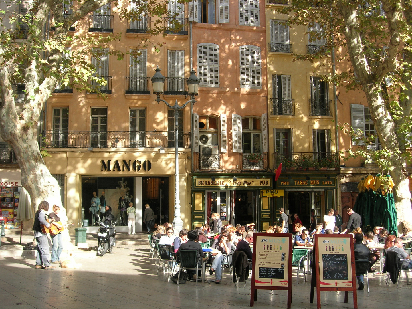 Straßenleben in Aix-en-Provence