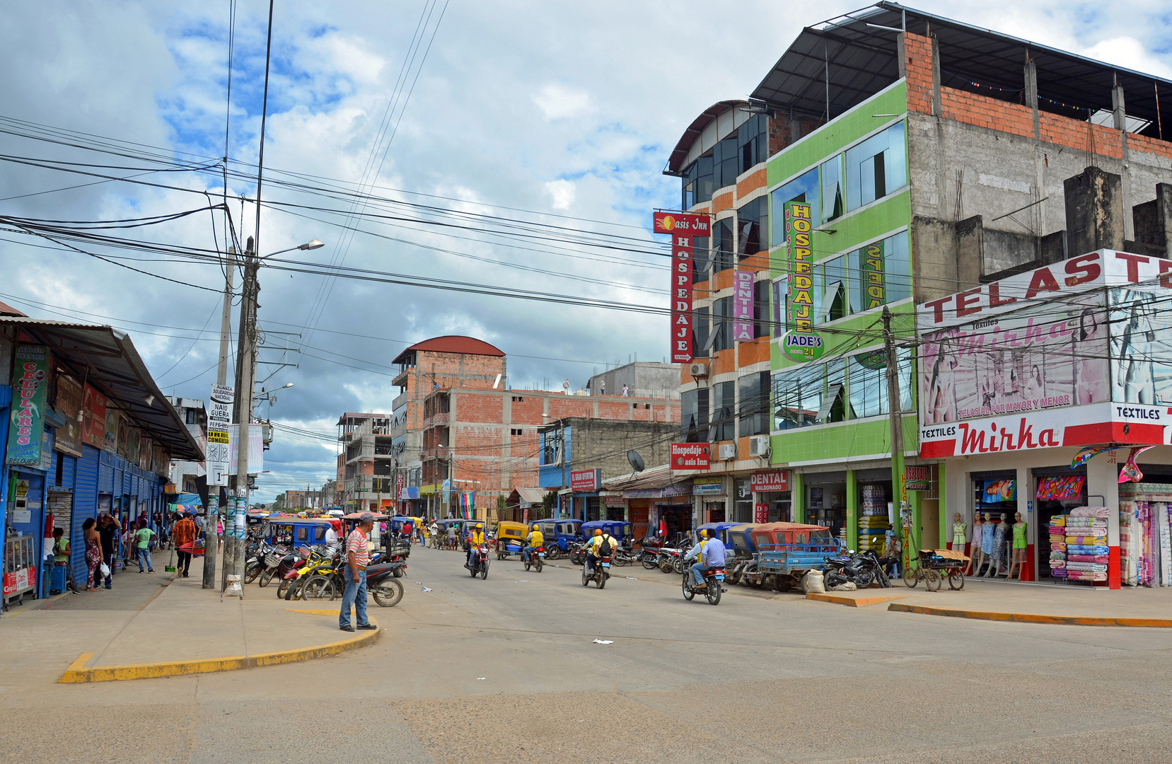 Straßenleben in Puerto Maldonado in Peru