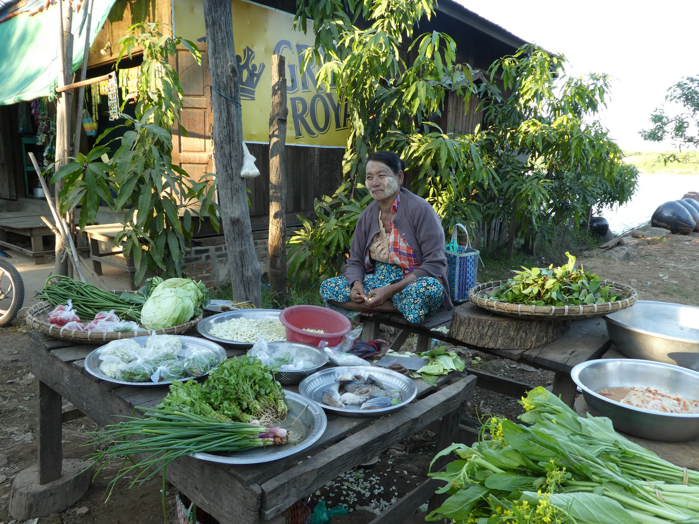 Straßenmarkt in Nwe Nyein  -  Myanmar