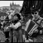 Straßenmusik auf der Karlsbrücke in Prag
