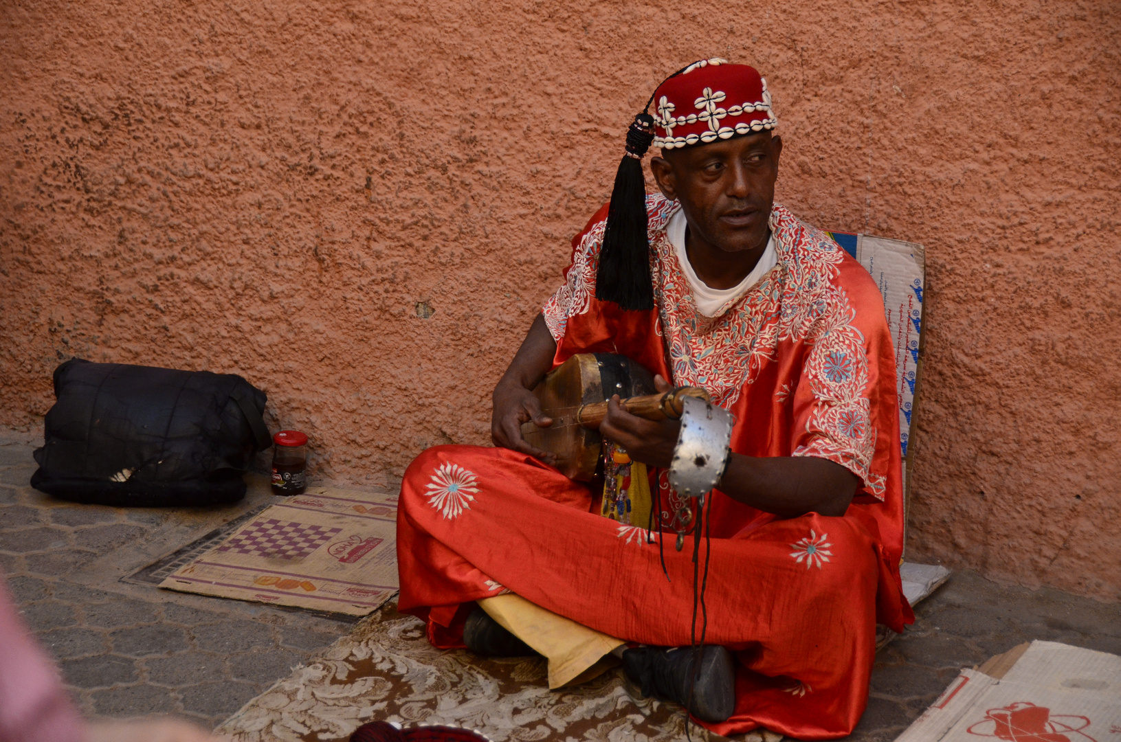 Straßenmusikant in Marrakesch, Marokko