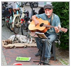 Straßenmusikant in Norden