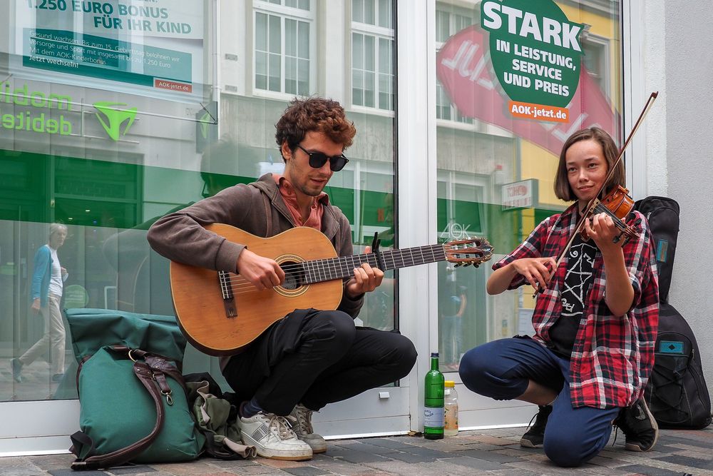 Straßenmusikanten beleben die Rostocker Innenstadt