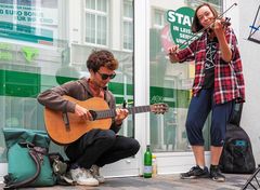 Straßenmusikanten beleben die Rostocker Innenstadt