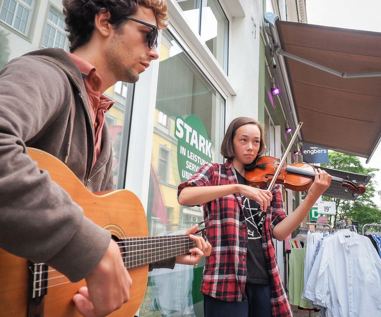 Straßenmusikanten beleben die Rostocker Innenstadt