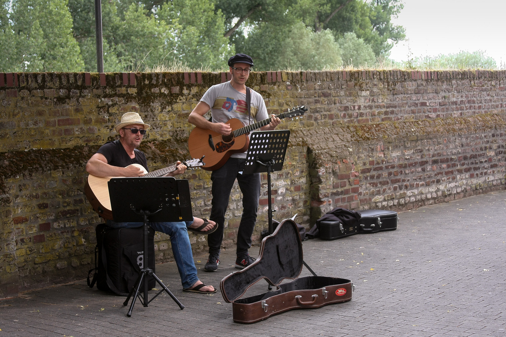 " Straßenmusikanten"  in Zons. Rhein-Fahrradtour 28