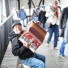Strassenmusiker auf der Überseebrücke