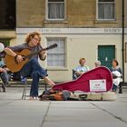 Straßenmusiker (Busker) vor Bath Abbey