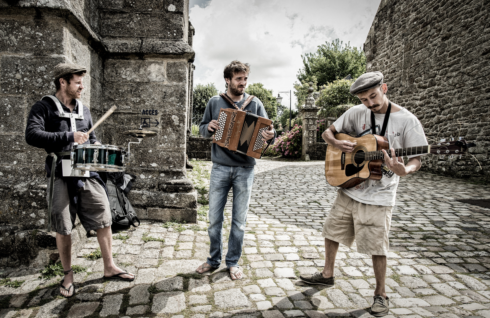 Straßenmusiker in Locronan