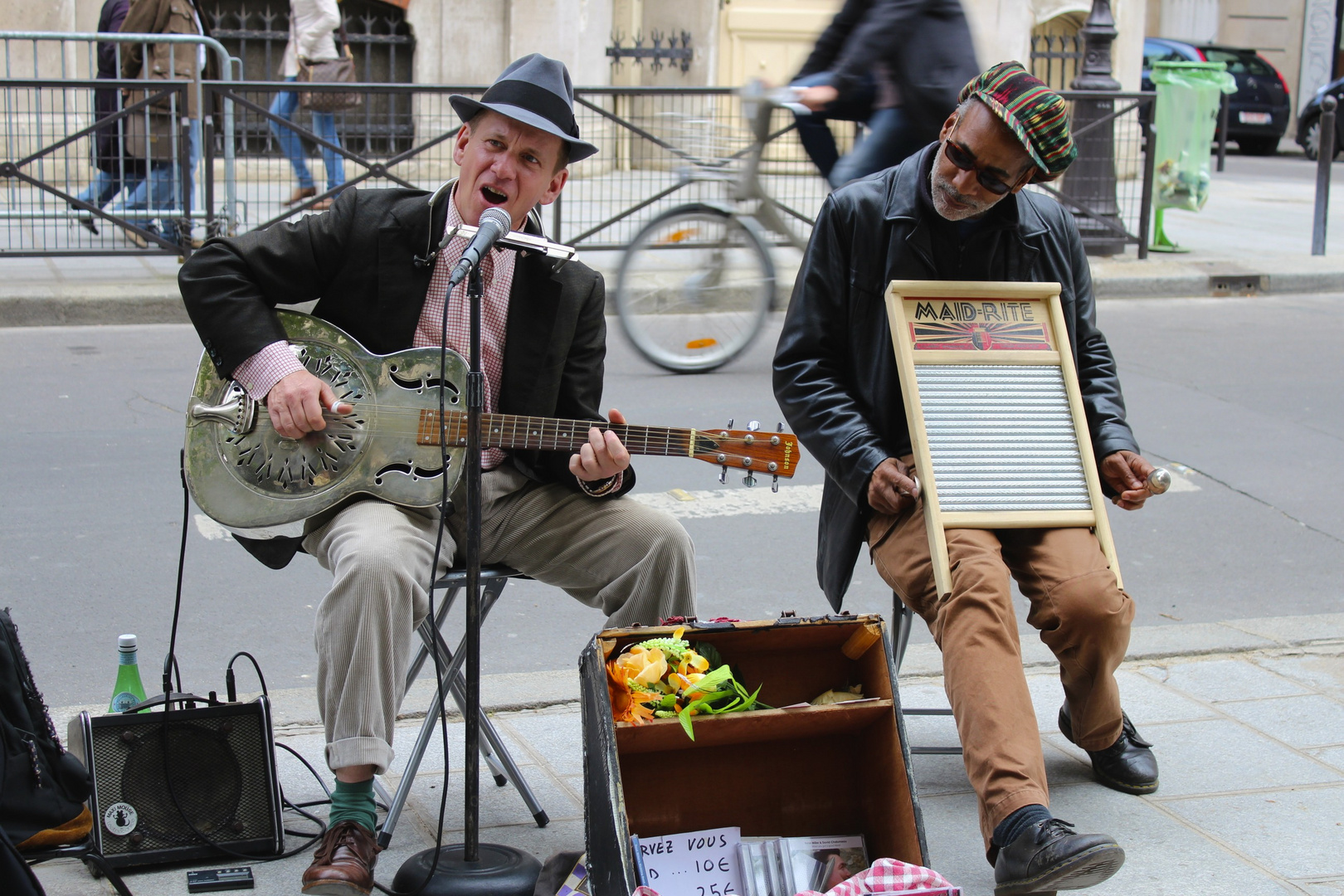 Straßenmusiker in Paris