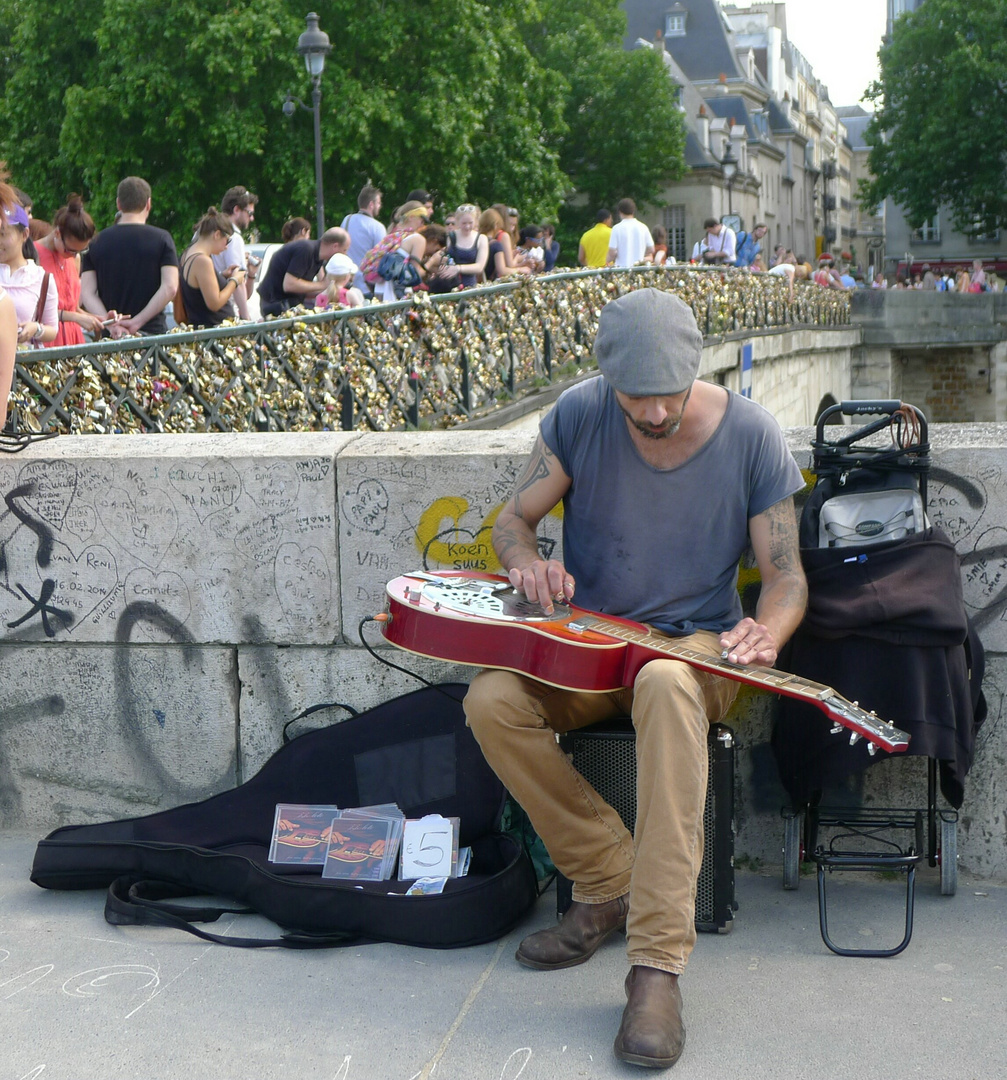 Straßenmusiker in Paris