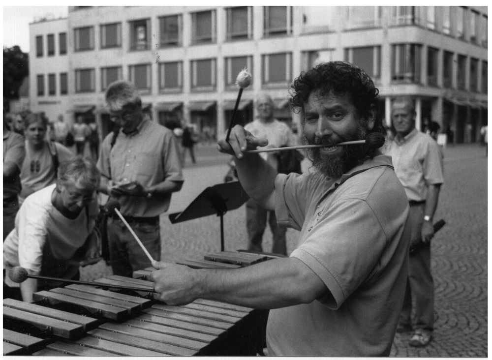 Strassenmusiker mit Schlegel - US street musician in Germany - Músico de la calle