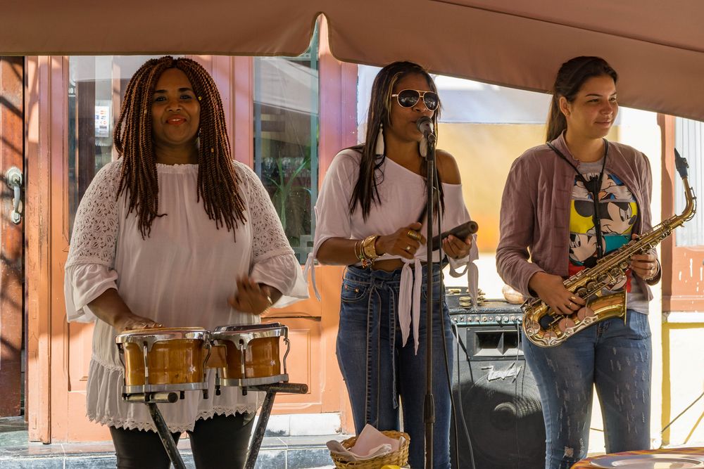 Straßenmusikerinnen in Havanna, Kuba