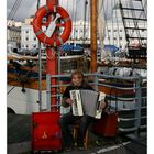 Straßenmusik_zum_Fischmarkt_in_Helsinki