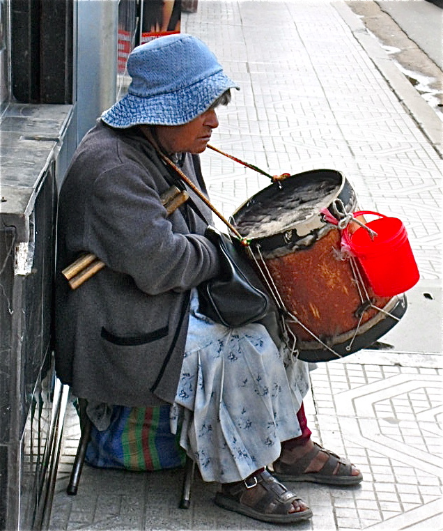 STRASSENMUSKERIN