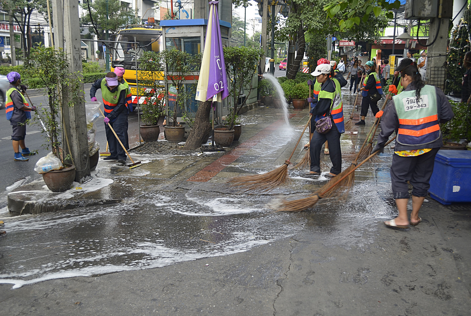 Strassenreinigung an der Sukhumvit