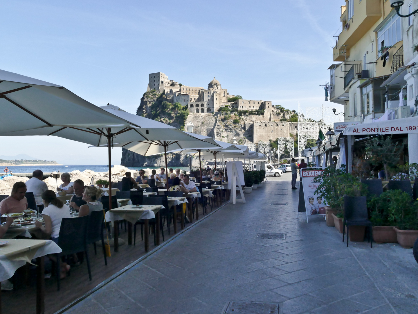 STRASSENRESTAURANTS IN ISCHIA PONTE