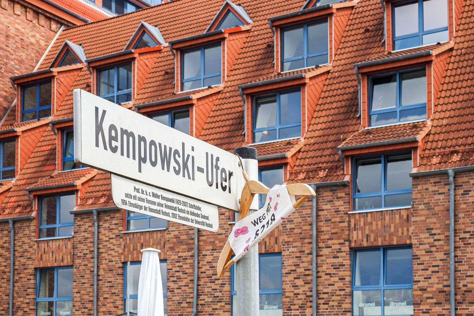 Straßenschild Kempowski-Ufer in Rostock