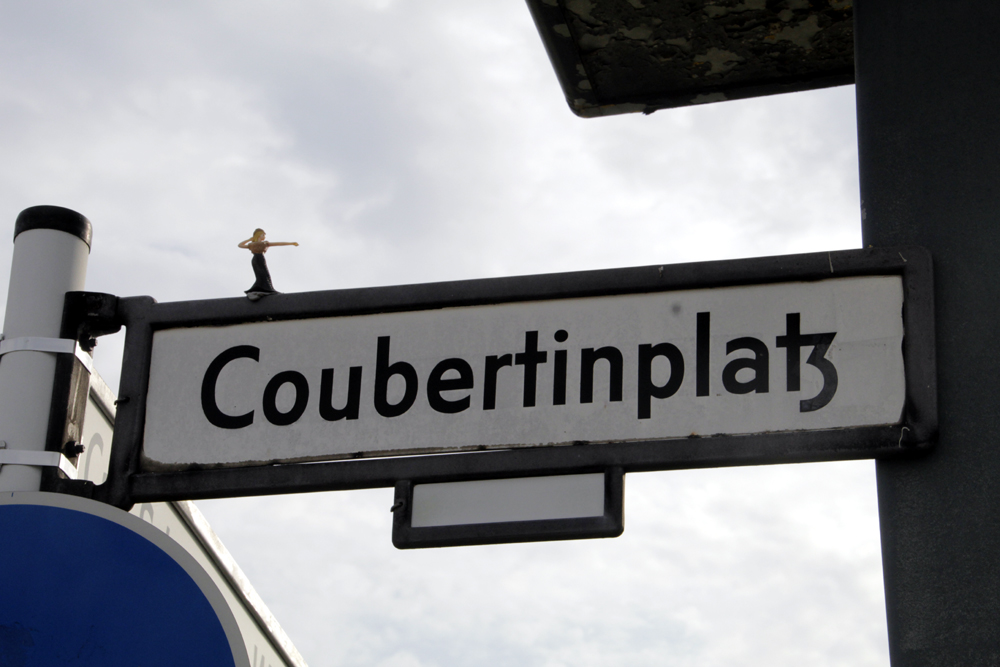 Straßenschild mit deko