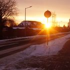 Straßenschild mit Sonnenstrahlen