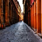 Straßenschlucht in Bologna