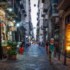 Straßenschlucht in Neapel