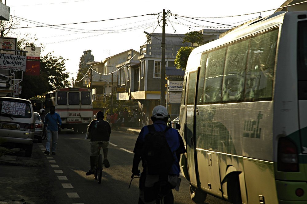 Strassenszene auf Mauritius..