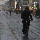 Straßenszene bei Regen