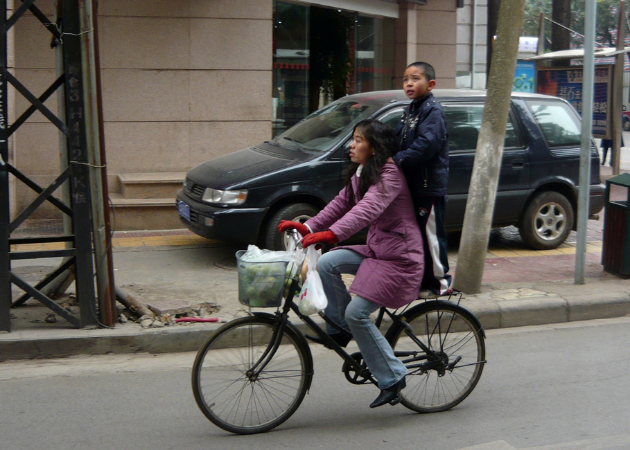 Straßenszene im winterlichen Kunming