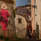 Straßenszene in der Altstadt von Lissabon