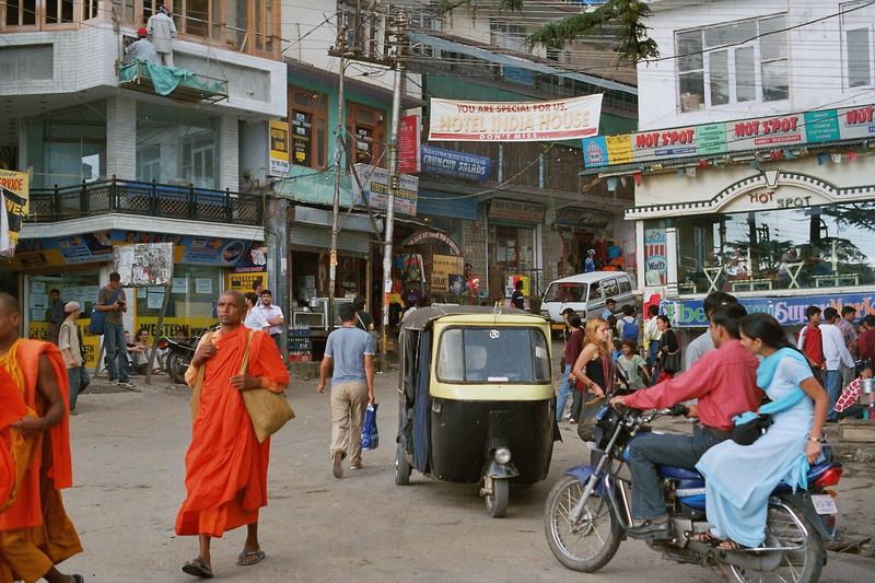 Straßenszene in Dharamsala, Indien
