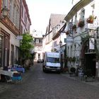 Straßenszene in einem rheinischen Städtchen