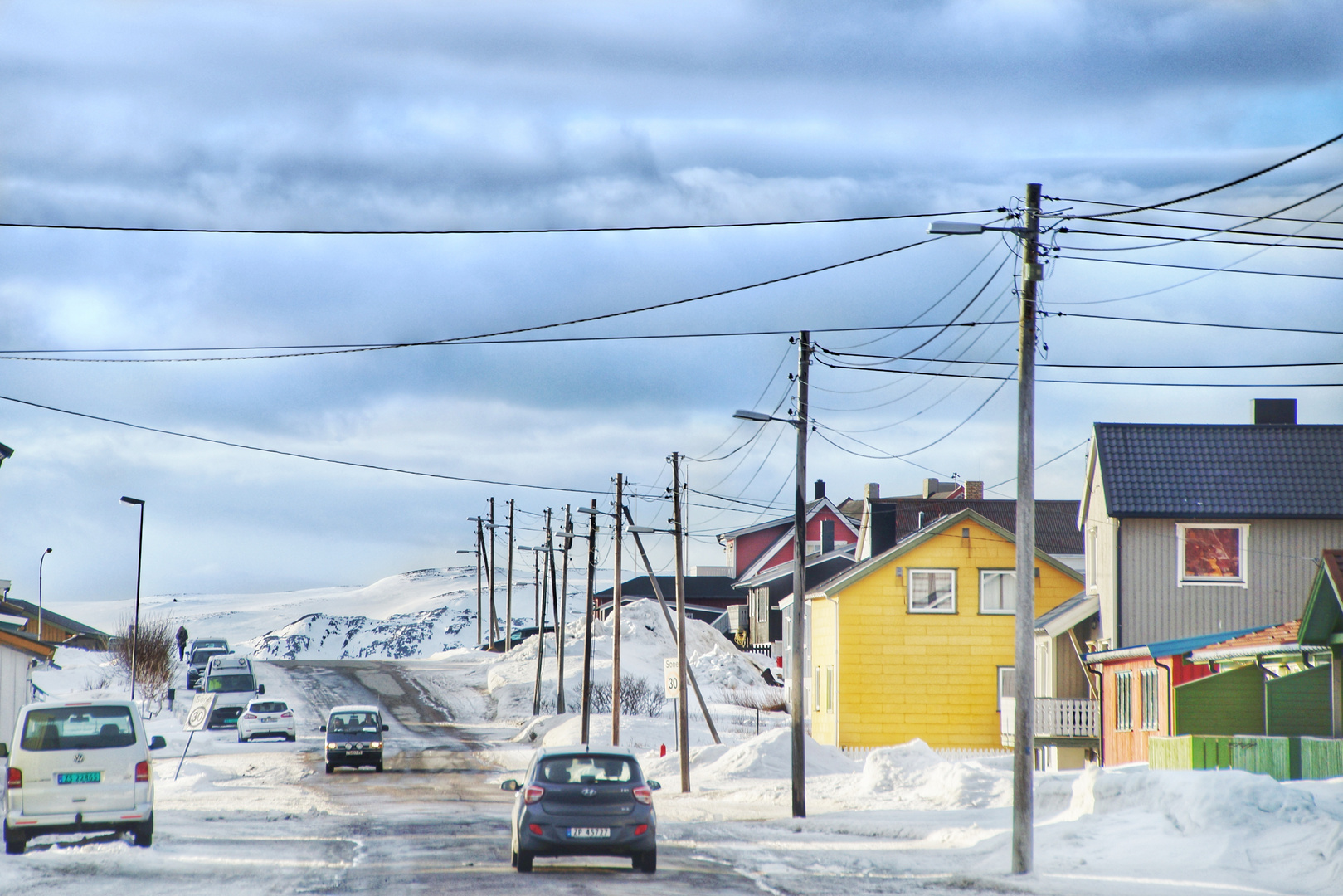 Straßenszene in Nordnorwegen, irgendwann im März