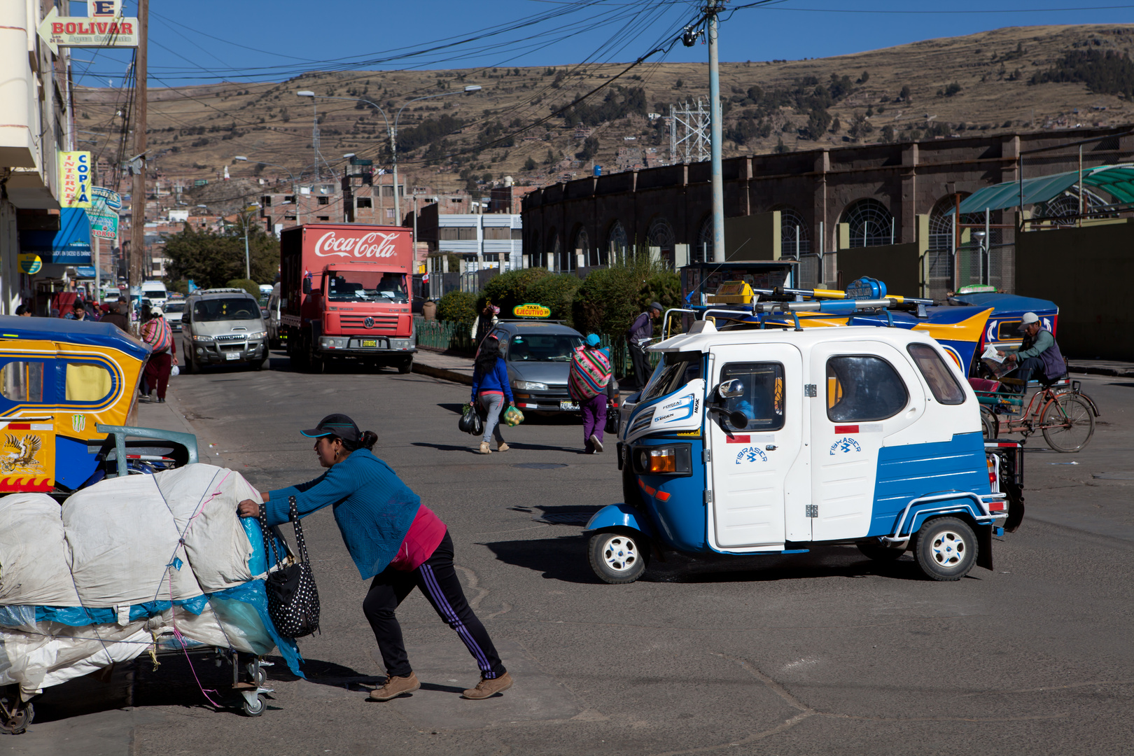 Straßenszene in Puno, Peru am Titicacasee