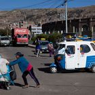 Straßenszene in Puno, Peru am Titicacasee